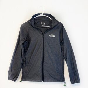 The North Face Lightweight Wind Proof Base Layer Jacket in Gray Small